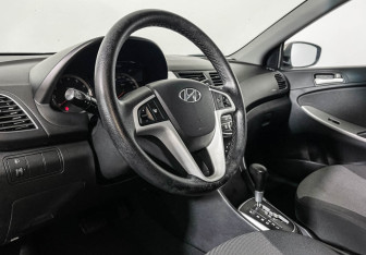 Подержанный автомобиль Hyundai Solaris Sedan 2011 года (13 фото)