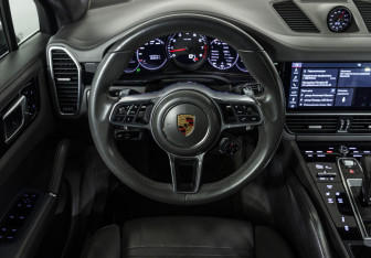 Подержанный автомобиль Porsche Cayenne 2018 года (10 фото)