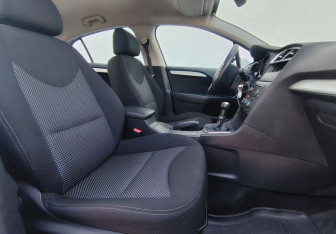Подержанный автомобиль Citroen C4 Sedan 2014 года (10 фото)