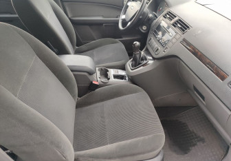 Подержанный автомобиль Ford C-MAX 2006 года (8 фото)