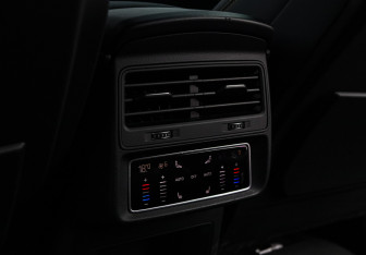 Подержанный автомобиль Audi Q8 2021 года (12 фото)