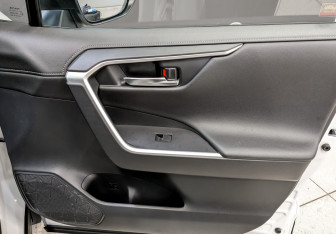 Подержанный автомобиль Toyota RAV4 2021 года (23 фото)