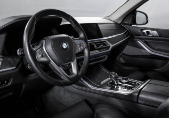 Подержанный автомобиль BMW X7 2019 года (14 фото)