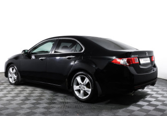 Подержанный автомобиль Honda Accord Sedan 2010 года (7 фото)