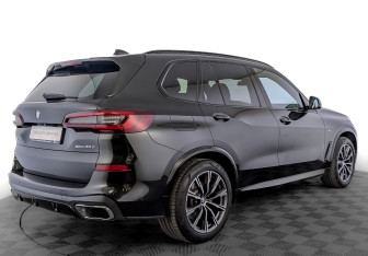 Подержанный автомобиль BMW X5 2021 года (5 фото)