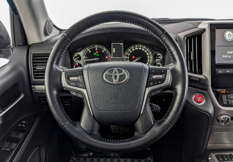 Подержанный автомобиль Toyota Land Cruiser Suv 2019 года (22 фото)