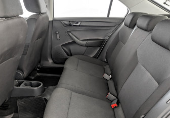 Подержанный автомобиль Skoda Rapid Liftback 2017 года (12 фото)