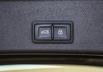 Подержанный автомобиль Audi A4 allroad 2017 года (20 фото)