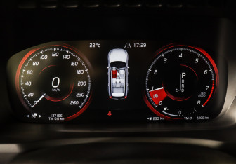 Подержанный автомобиль Volvo XC90 2017 года (13 фото)