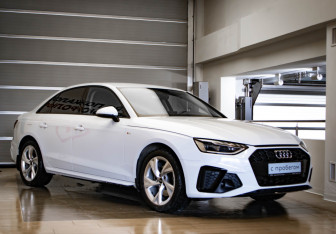 Подержанный автомобиль Audi A4 Sedan 2021 года (3 фото)