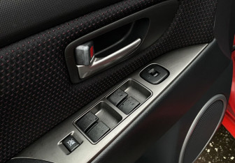 Подержанный автомобиль Mazda 3 Sedan 2007 года (16 фото)