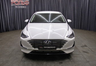 Подержанный автомобиль Hyundai Sonata 2020 года (2 фото)