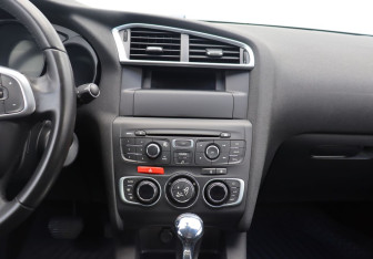 Подержанный автомобиль Citroen C4 Hatchback 2011 года (20 фото)
