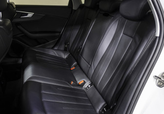Подержанный автомобиль Audi A4 Sedan 2016 года (15 фото)