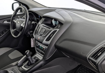 Подержанный автомобиль Ford Focus Wagon 2013 года (13 фото)