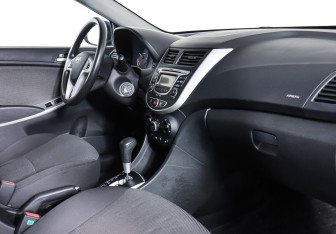 Подержанный автомобиль Hyundai Solaris Hatchback 2012 года (7 фото)