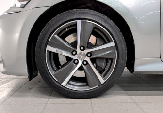 Подержанный автомобиль Lexus GS 2018 года (19 фото)