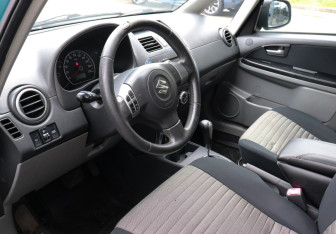 Подержанный автомобиль Suzuki SX4 Hatchback 2009 года (7 фото)