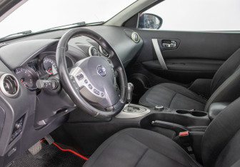Подержанный автомобиль Nissan Qashqai 2010 года (10 фото)