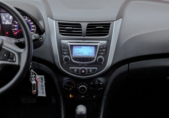 Подержанный автомобиль Hyundai Solaris Hatchback 2013 года (28 фото)