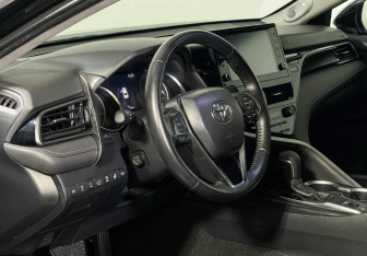 Подержанный автомобиль Toyota Camry Sedan 2021 года (13 фото)