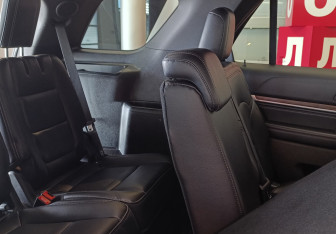 Подержанный автомобиль Ford Explorer 2018 года (9 фото)