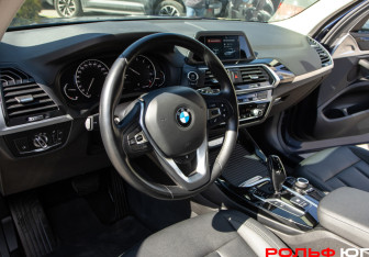 Подержанный автомобиль BMW X3 2018 года (13 фото)