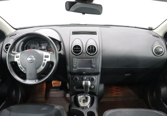Подержанный автомобиль Nissan Qashqai 2013 года (13 фото)