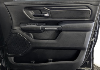 Подержанный автомобиль Dodge Durango 2022 года (24 фото)