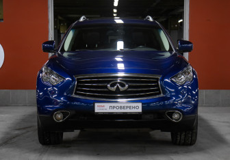 Подержанный автомобиль Infiniti QX70 2013 года (2 фото)