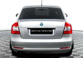 Подержанный автомобиль Skoda Octavia Liftback 2012 года (6 фото)