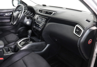 Подержанный автомобиль Nissan Qashqai 2016 года (10 фото)