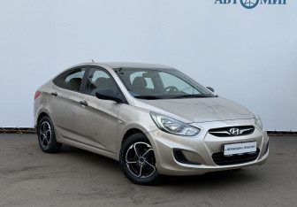 Подержанный автомобиль Hyundai Solaris Sedan 2011 года (3 фото)