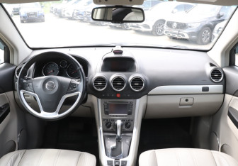 Подержанный автомобиль Opel Antara 2013 года (12 фото)