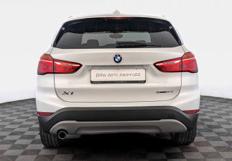 Подержанный автомобиль BMW X1 2018 года (6 фото)