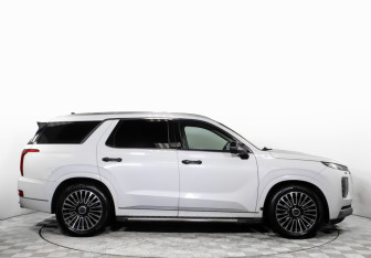 Подержанный автомобиль Hyundai Palisade 2021 года (3 фото)