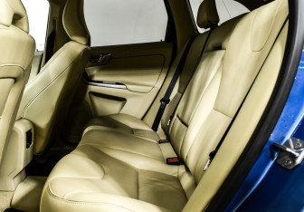 Подержанный автомобиль Volvo XC60 2015 года (13 фото)