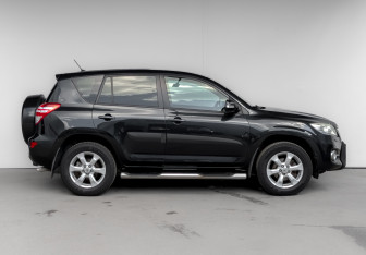 Подержанный автомобиль Toyota RAV4 2011 года (4 фото)