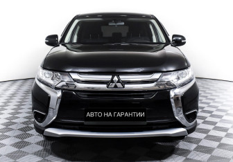 Подержанный автомобиль Mitsubishi Outlander 2016 года (2 фото)