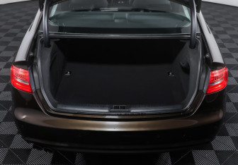 Подержанный автомобиль Audi A4 Sedan 2014 года (9 фото)