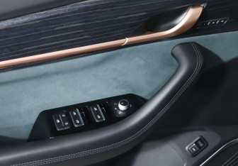 Подержанный автомобиль Geely Monjaro 2023 года (19 фото)