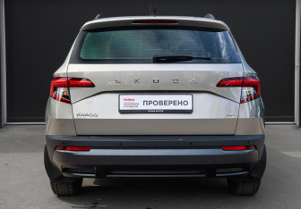 Подержанный автомобиль Skoda Karoq 2021 года (5 фото)