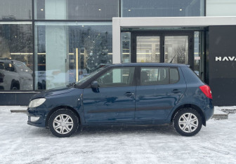 Подержанный автомобиль Skoda Fabia Hatchback 2011 года (8 фото)