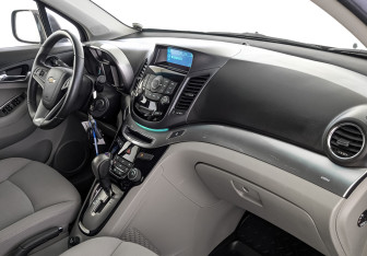 Подержанный автомобиль Chevrolet Orlando 2012 года (13 фото)