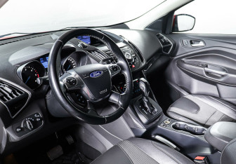 Подержанный автомобиль Ford Kuga 2013 года (11 фото)