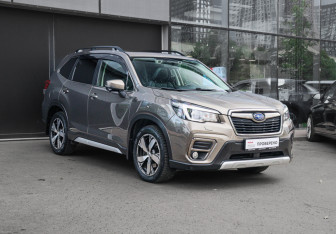 Подержанный автомобиль Subaru Forester Suv 2019 года (3 фото)