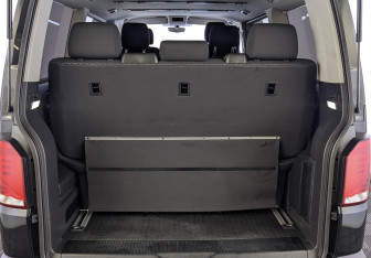 Подержанный автомобиль Volkswagen Multivan 2020 года (10 фото)