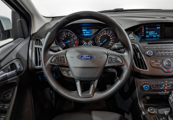 Подержанный автомобиль Ford Focus Hatchback 2018 года (21 фото)