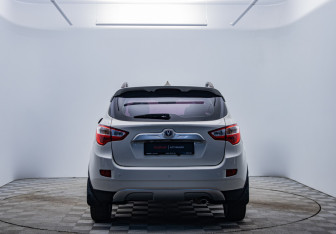 Подержанный автомобиль Changan CS35 2014 года (4 фото)