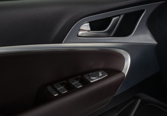 Подержанный автомобиль Genesis G70 2021 года (19 фото)